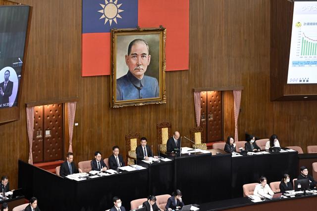 傅崐萁提修法陸配參政免放棄國籍 立院付委審查